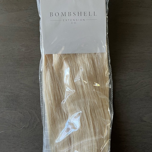 Brand New, never used- Bombshell Hand-Tied Extensions 13 wefts total! - Picture 2 of 6